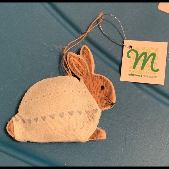Midwest of Cannon Falls Folk Art Bunny Ornament - Picture 1 of 1